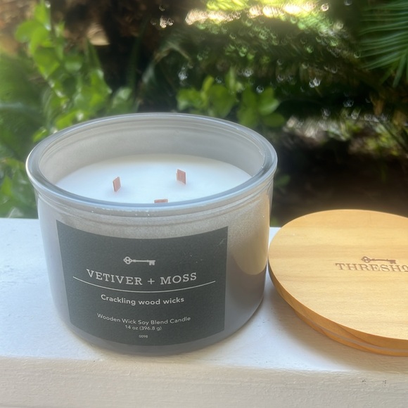 Vetiver + Moss Scented Candle - Picture 9 of 16